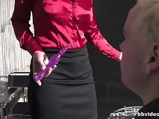 Peaches German full-grown slut cheating on the brush husband in amateur video